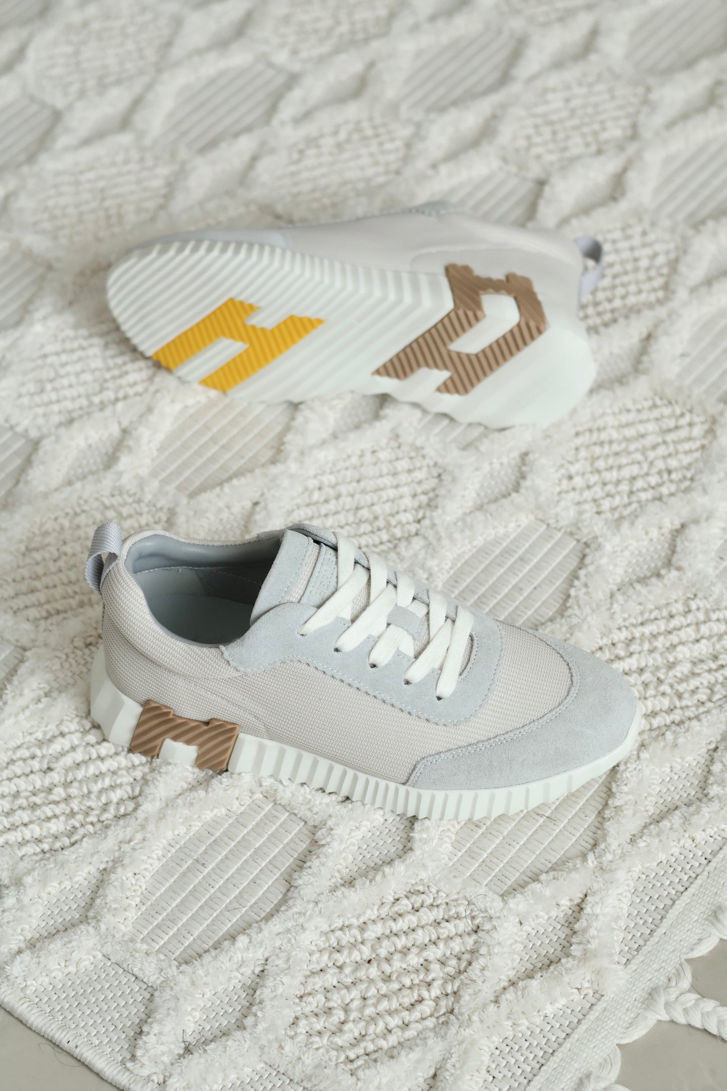 Bouncing sneaker